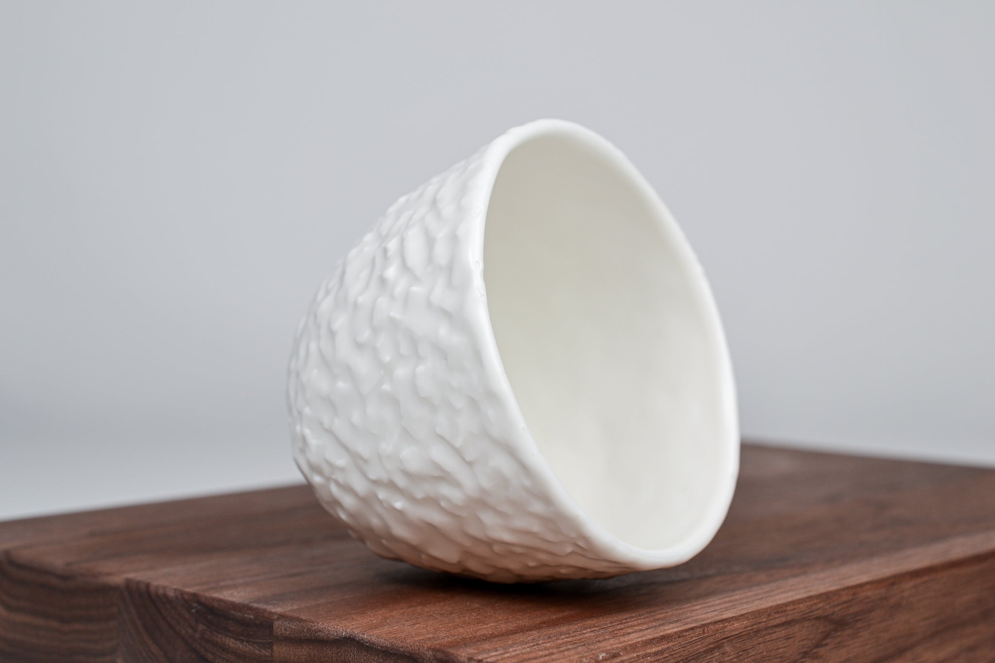 Textured coffee mug, creamy white - 300 ml